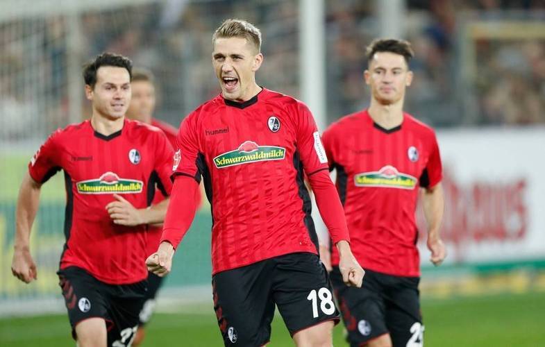 德甲第5轮云达不莱梅主场迎战弗赖堡,面临防线危机与高效进攻挑战,双方争夺赛季关键节点。